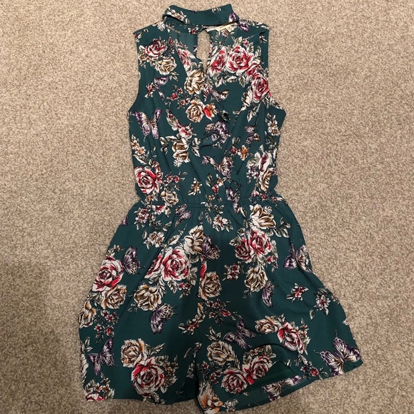 Floral Romper with Choker - Picture 3 of 4